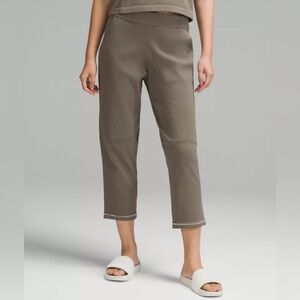 Lululemon Relaxed-Fit High-Rise Knit Cropped Pant 24”. Size M 
NWT!